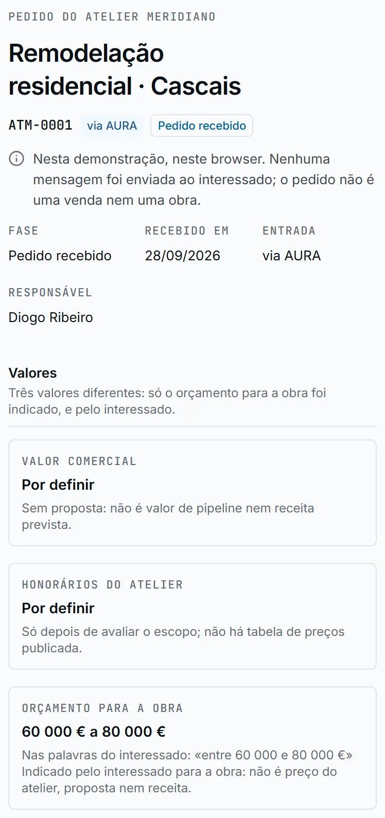 Captura real da demonstração NEXUS · Atelier Meridiano: o pedido de remodelação em Cascais recebido via AURA, com a referência, o responsável Diogo Ribeiro e os três valores separados: valor comercial e honorários por definir, orçamento para a obra como indicado pela interessada.