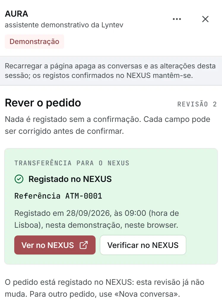 Captura real da demonstração AURA: o painel do assistente no website fictício do Atelier Meridiano, com o pedido de Carolina Figueiredo registado no NEXUS, a referência e a hora do registo.